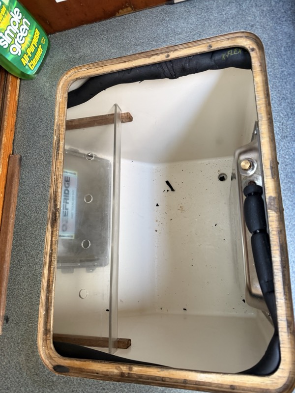 Freezer box with the holding plate fitted, from above